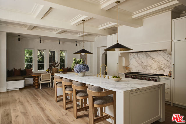 624 N Arden Drive, Beverly Hills CA: https://media.crmls.org/mediaz/58065780-3d65-456c-b178-aefb3721f873.jpg