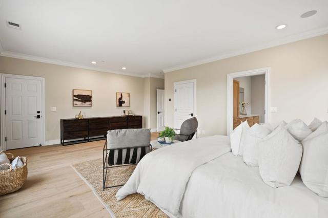 1535 Lakeview Drive, Hillsborough CA: https://media.crmls.org/mediaz/5806c162-a223-4d51-afc3-a61714acc2a3.jpg