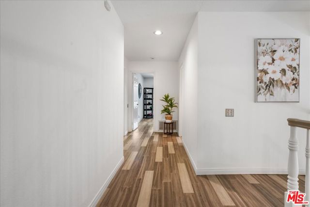 12084 London Grove Court, Moorpark CA: https://media.crmls.org/mediaz/58072eb7-b046-4859-96dc-eadf19184d74.jpg