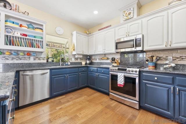 2216 Crest Dr, El Cajon CA: https://media.crmls.org/mediaz/580731d8-368e-4d64-b29c-4a772d84a7f9.jpg