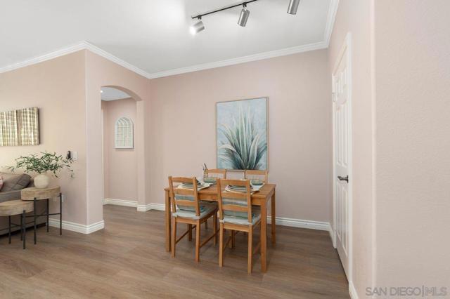 4165 Executive Dr, La Jolla CA: https://media.crmls.org/mediaz/5807f073-ba2d-4bc0-ad53-a0cd3b8948c3.jpg