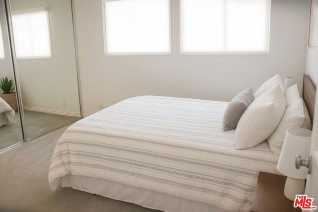 10 30th Avenue, Venice CA: https://media.crmls.org/mediaz/5807f67d-ece4-4722-8cea-7bd1cd197bd7.jpg