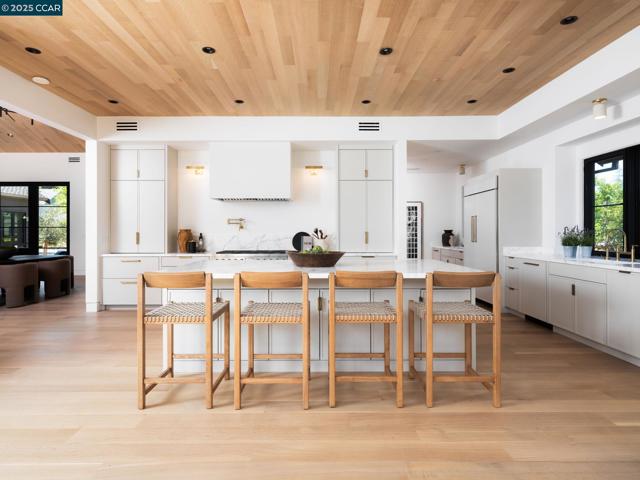 3364 Las Huertas Rd, Lafayette CA: https://media.crmls.org/mediaz/580845c8-cf11-4d18-b5ea-5602c4d2a631.jpg