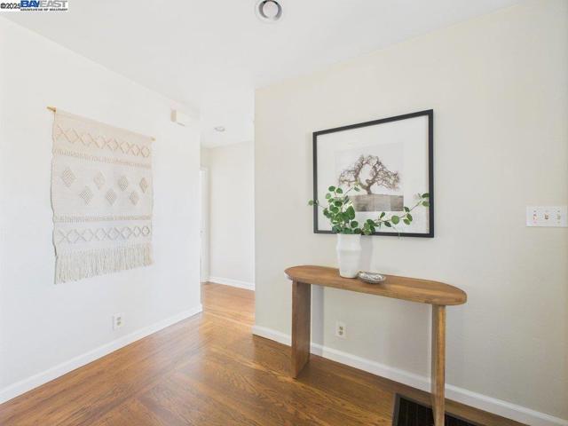 4418 Virginia Ave, Oakland CA: https://media.crmls.org/mediaz/5808808f-ddd9-41ab-8aa3-6ed9700a14ee.jpg