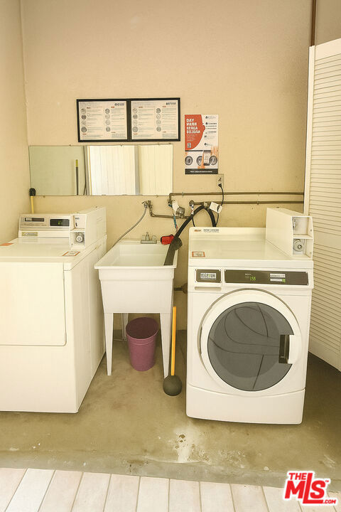 1434 Princeton St, Santa Monica CA: https://media.crmls.org/mediaz/5808d67b-eb0a-49a1-98c5-c0ff5a15a876.jpg