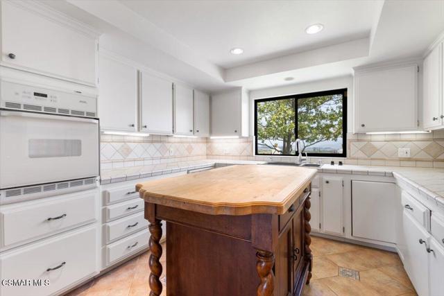 8445 Roseland Avenue, Moorpark CA: https://media.crmls.org/mediaz/58098b38-3503-4b23-b708-3ec35d907bb9.jpg