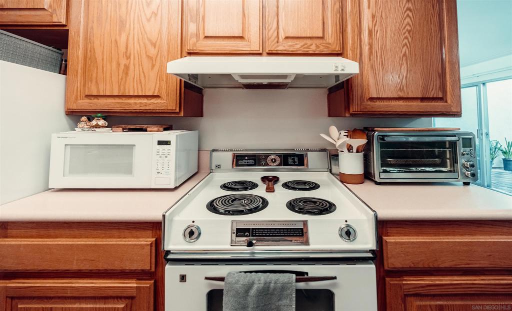 https://media.crmls.org/mediaz/580a06cf-2282-4a78-b5a3-f9c906bb34f8.jpg?preset=X-Large