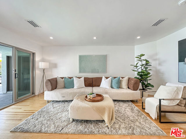 5810 S Halm Avenue, Los Angeles CA: https://media.crmls.org/mediaz/580a4a44-5545-463b-8724-75c28acfffbb.jpg