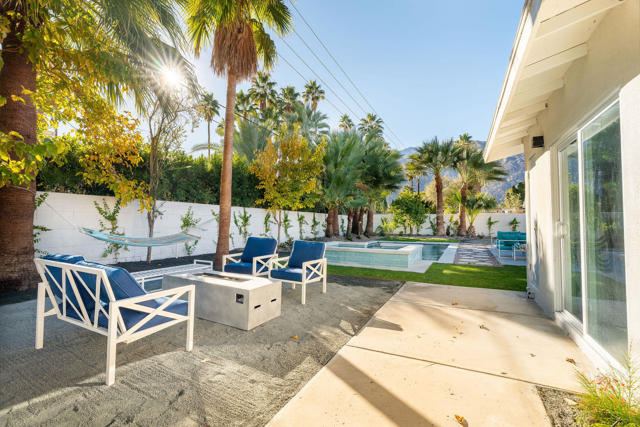 1125 E Sunny Dunes Road, Palm Springs CA: https://media.crmls.org/mediaz/580a4d10-975f-490c-93bb-f6958053b89e.jpg