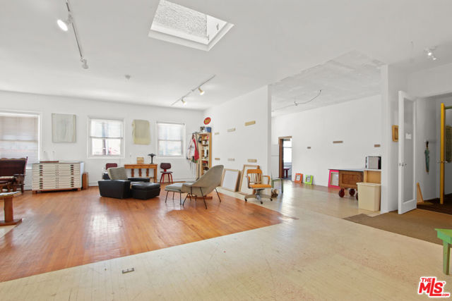 1802 Pacific Avenue, Venice CA: https://media.crmls.org/mediaz/580a57ba-6b4f-4a3d-b675-77c75af56a73.jpg