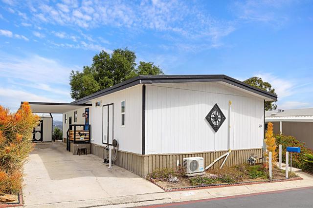 9100 Single Oak Dr, Lakeside CA: https://media.crmls.org/mediaz/580a8e78-41b9-461f-8279-f4c3d43c3a6e.jpg