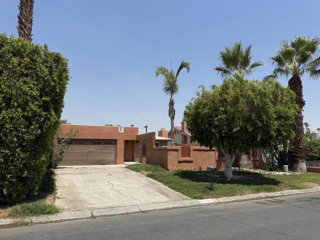 76540 New York Avenue, Palm Desert CA: https://media.crmls.org/mediaz/580b0603-4d61-4e04-bb64-f6f5dbe7ff96.jpg