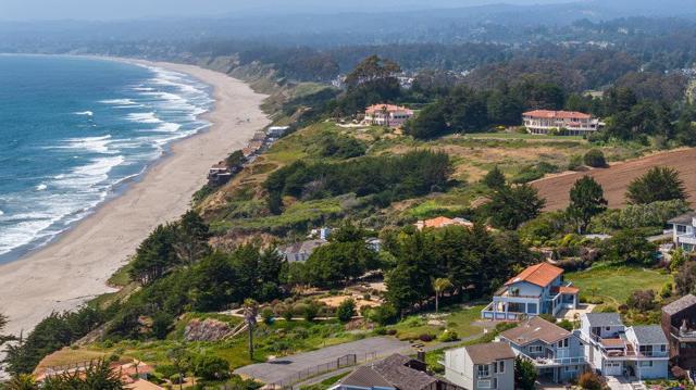 420 Sand Dollar Drive, La Selva Beach CA: https://media.crmls.org/mediaz/580b16c3-b473-48dc-8680-12a6e782eaf8.jpg