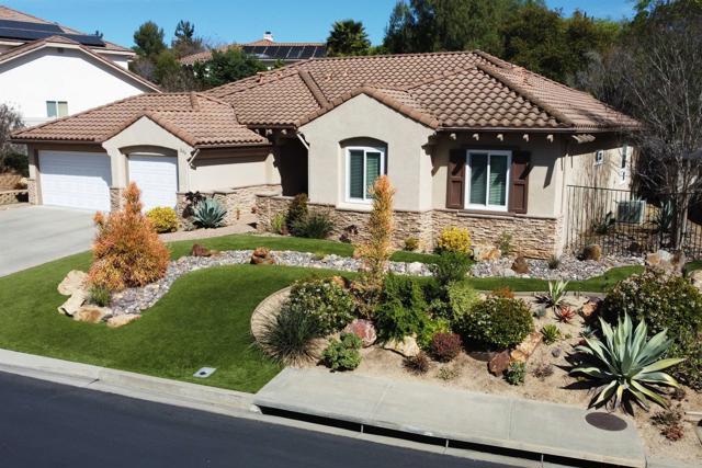 Detail Gallery Image 2 of 60 For 2194 Stone Castle, Fallbrook,  CA 92028 - 4 Beds | 2/1 Baths