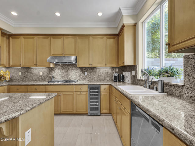 3865 Briar Ridge Court, Newbury Park CA: https://media.crmls.org/mediaz/580c5b55-ee56-44d8-8f83-6aa3c82e7a15.jpg