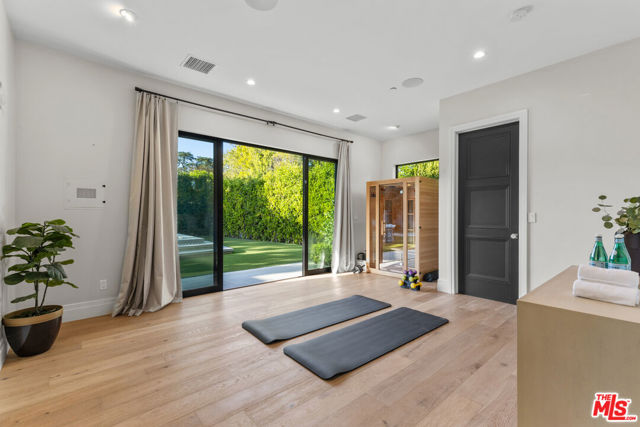 17401 Rancho Street, Encino CA: https://media.crmls.org/mediaz/580ca8a8-f3e2-4061-aa98-d867399d0075.jpg