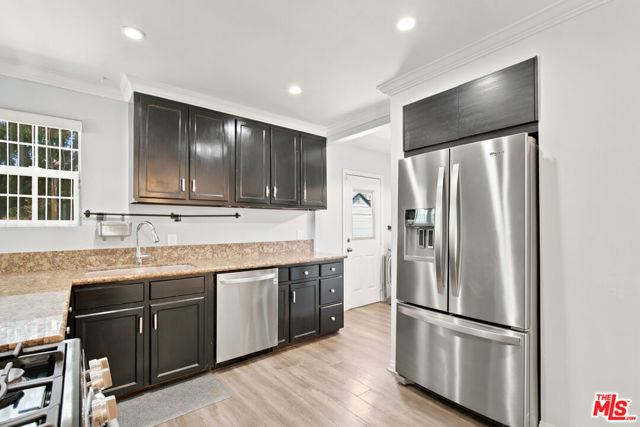7048 Zelzah Avenue photo 12