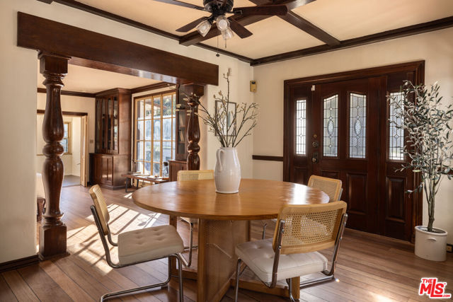 2136 Benedict Canyon Drive, Beverly Hills CA: https://media.crmls.org/mediaz/580cccbc-25fa-4c59-b50b-63bb548102f8.jpg