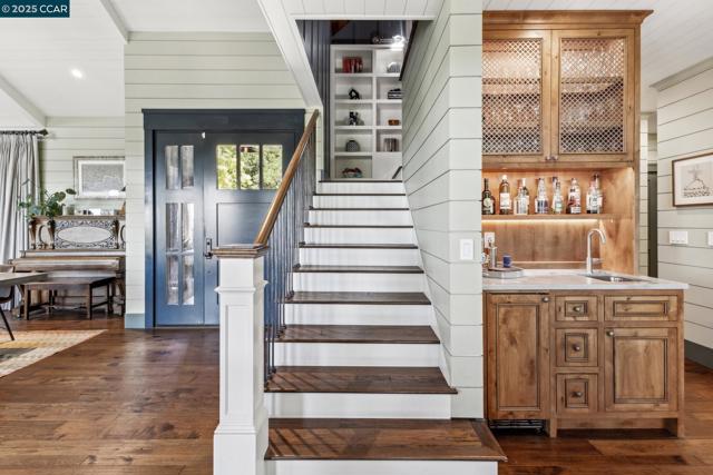 25 La Campana, Orinda CA: https://media.crmls.org/mediaz/580cd89f-0a05-454c-ab6e-11a4a2235366.jpg