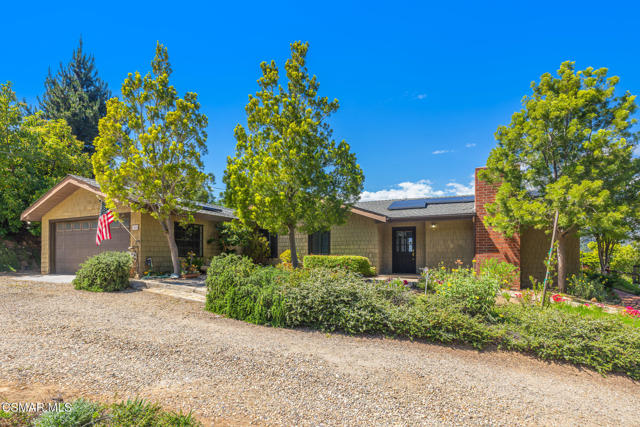 1585 Loma Drive, Ojai CA: https://media.crmls.org/mediaz/580d3825-0945-44a0-bdce-ce235a1fd438.jpg