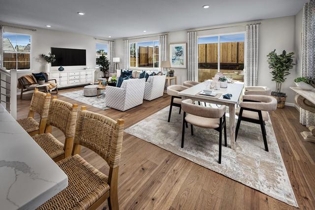 2201 Daisy Drive, Hollister CA: https://media.crmls.org/mediaz/580d826e-1e8a-4ac7-aa48-a037c27f4eb1.jpg