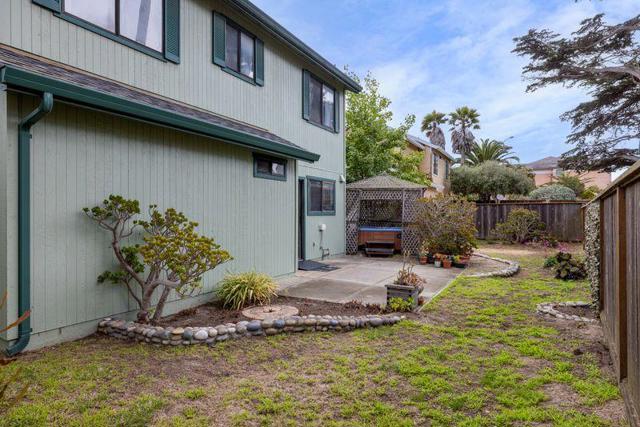 126 Cypress Lakes Court, Marina CA: https://media.crmls.org/mediaz/580d8f82-97bc-49f8-a888-25170d3c3f3c.jpg