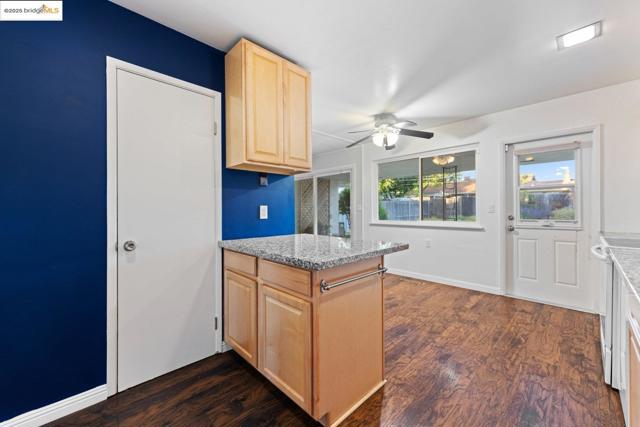5235 Adelaide WAY, Carmichael CA: https://media.crmls.org/mediaz/580d9279-f416-48cb-a839-b153b6fceda9.jpg