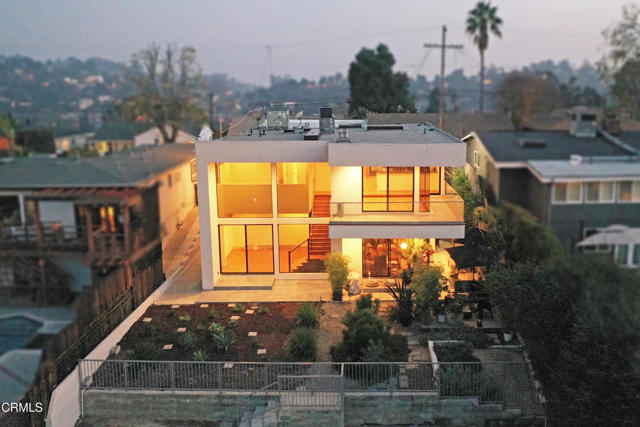 1325 Linda Rosa Avenue, Los Angeles CA: https://media.crmls.org/mediaz/580dc97f-eb62-4428-aaea-c50af74e8642.jpg