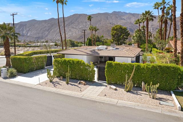 505 N Camino Real, Palm Springs CA: https://media.crmls.org/mediaz/580e4bb7-a6d3-4892-845e-eac59e5236bd.jpg
