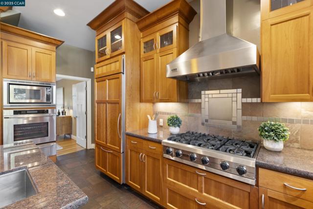 350 Pine Creek Rd, Walnut Creek CA: https://media.crmls.org/mediaz/580e7cce-f7fa-45a1-8142-f0fb496fd0fc.jpg