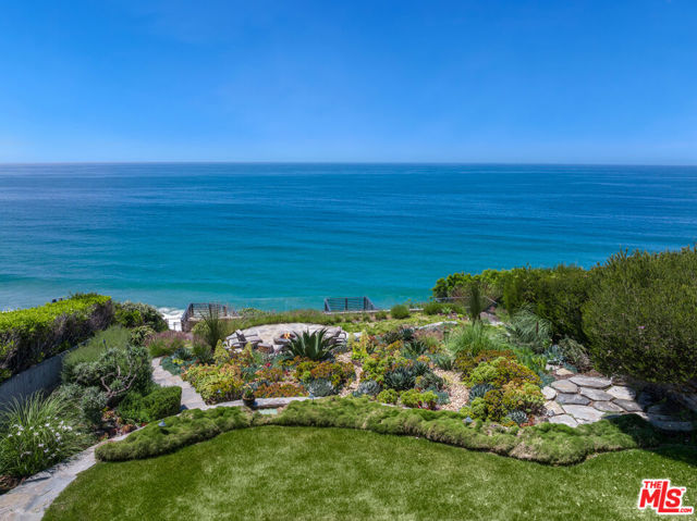 7089 Birdview Avenue, Malibu CA: https://media.crmls.org/mediaz/580eaf29-709f-4229-b210-b231c3197728.jpg