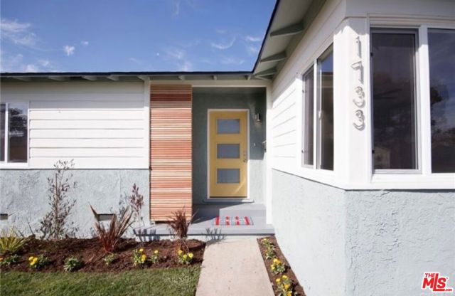 1733 E 123rd Street, Los Angeles CA: https://media.crmls.org/mediaz/580eb325-4008-4e5a-b10a-61d257910dec.jpg