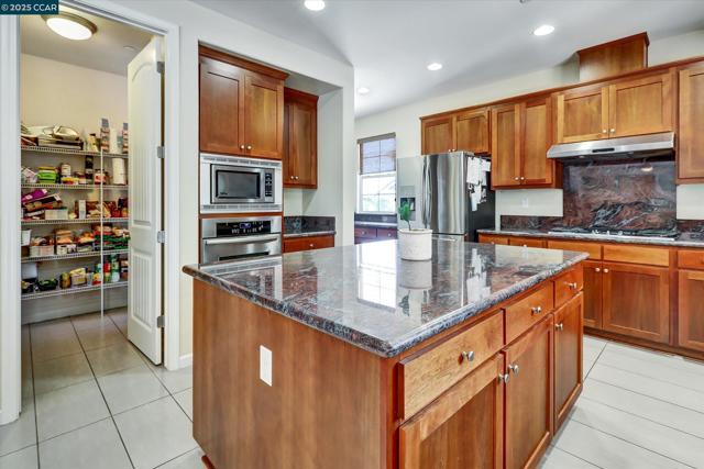 4007 Oak Knoll St, Antioch CA: https://media.crmls.org/mediaz/580ebb16-dfc8-4941-9fd5-d9dcffbc46ec.jpg