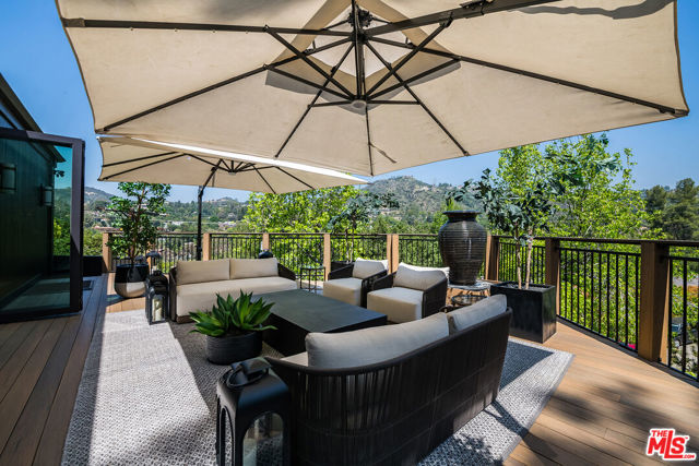 3000 Cornwall Drive, Glendale CA: https://media.crmls.org/mediaz/580ed52a-a9e1-4133-9153-ed48ef62d020.jpg