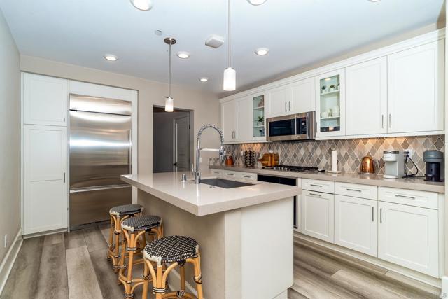 807 Santa Barbara Pl, San Diego CA: https://media.crmls.org/mediaz/580f1ddb-011e-4c54-aed2-bf8339a7db53.jpg