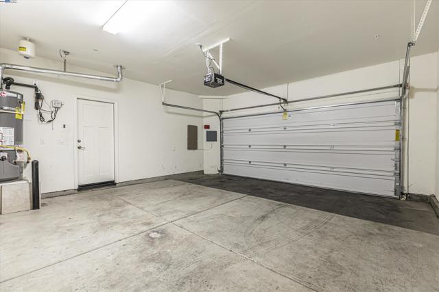 2024 Honey Church Pl, Roseville CA: https://media.crmls.org/mediaz/580f29e5-c04b-418e-a2db-ac877a2bd6ac.jpg
