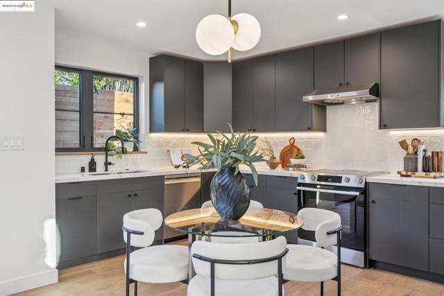 1516 Blake St, Berkeley CA: https://media.crmls.org/mediaz/580f3c9b-6fb3-4dc6-95de-b2472866743b.jpg