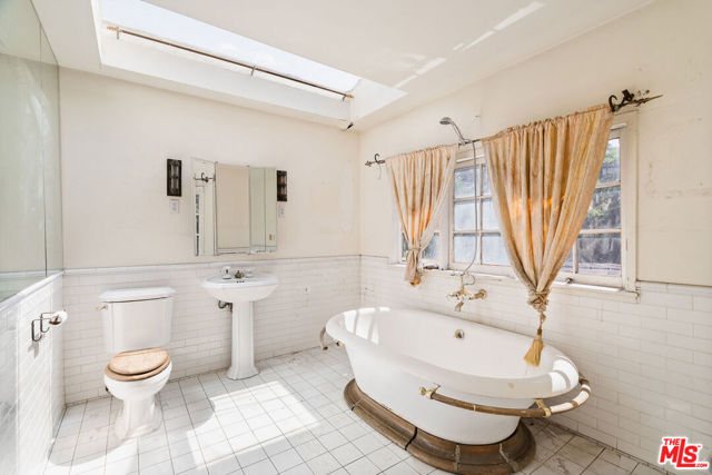 7319 Woodrow Wilson Drive, Los Angeles CA: https://media.crmls.org/mediaz/580fe160-3d4e-404a-b1b5-d5f333c412ac.jpg