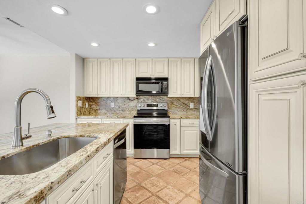 3036 Avenida Christina - photo 4