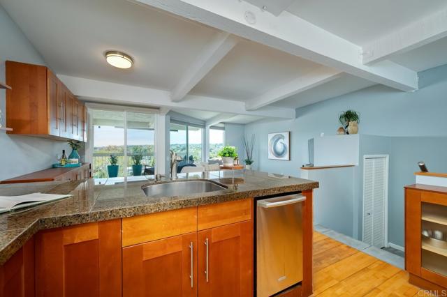 Detail Gallery Image 14 of 60 For 2319 Caringa Way #58,  Carlsbad,  CA 92009 - 2 Beds | 2/1 Baths