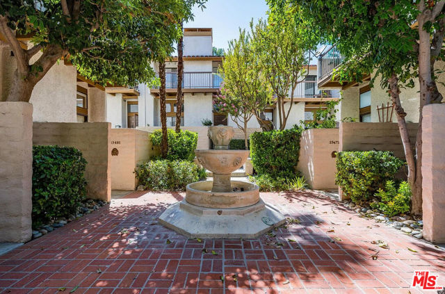 23471 Park Sorrento, Calabasas CA: https://media.crmls.org/mediaz/5810bfd0-fd3b-4f6d-a3e9-712c777bd1ce.jpg
