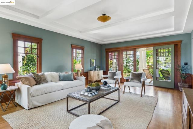 1015 Warfield Ave, Oakland CA: https://media.crmls.org/mediaz/5810dc22-8bb7-4ae0-99e5-ad15a9eee911.jpg