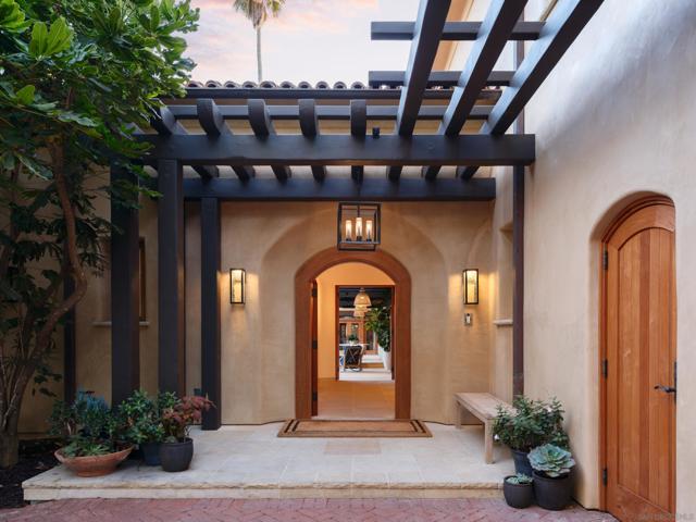 2665 Idle Hour Lane, La Jolla CA: https://media.crmls.org/mediaz/58119e56-c5ef-4c82-bf3b-9bef7e8fcd74.jpg