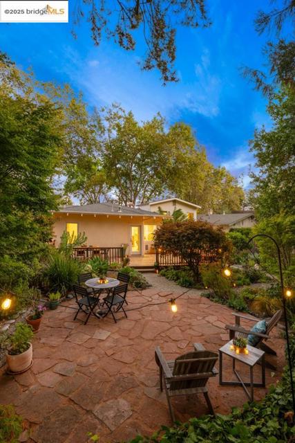1081 Keith Ave, Berkeley CA: https://media.crmls.org/mediaz/5811a351-7bfd-45f8-9104-06b8e650d49d.jpg