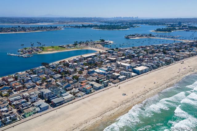 713 San Jose Pl, San Diego CA: https://media.crmls.org/mediaz/5811acdc-1e39-48c2-93f5-26376756acee.jpg