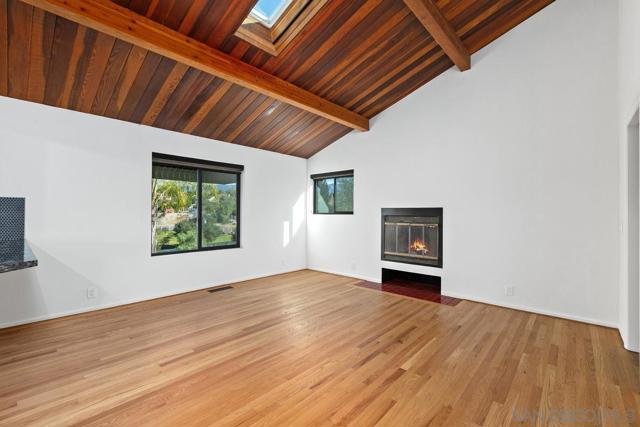 30830 Ranch Creek Rd, Valley Center CA: https://media.crmls.org/mediaz/5811b388-5410-498d-8ee2-484bc5d4ebe5.jpg