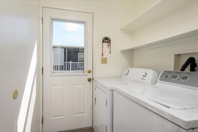 52 Oceanview Avenue, Half Moon Bay CA: https://media.crmls.org/mediaz/5812082b-9098-403e-8a86-a7a37c25b6d0.jpg