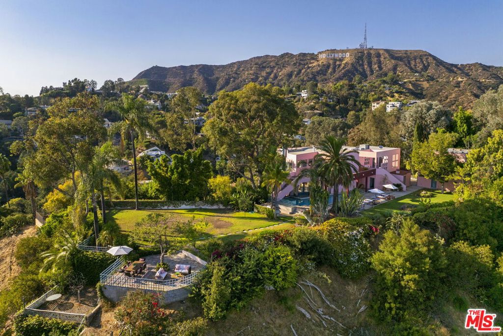 2980 Hollyridge Drive