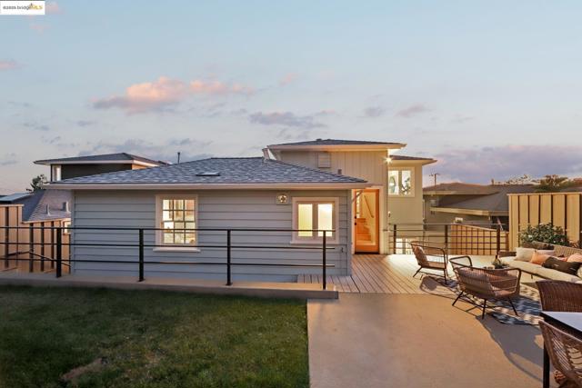 19 Highland Blvd, Kensington CA: https://media.crmls.org/mediaz/581226d7-070b-43a6-9c39-fd93037d4c41.jpg