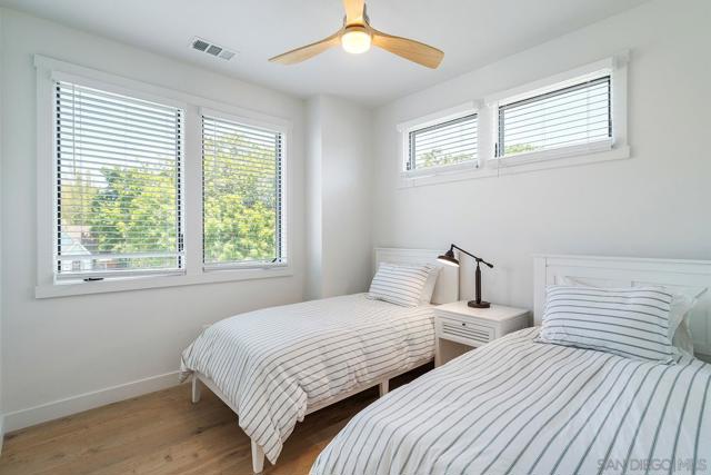 924 D Avenue, Coronado CA: https://media.crmls.org/mediaz/581256ca-3c93-44dc-9288-b6ac1585a45a.jpg